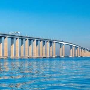 Livro que conta a história da Ponte Rio-Niterói é distribuído para escolas e bibliotecas públicas