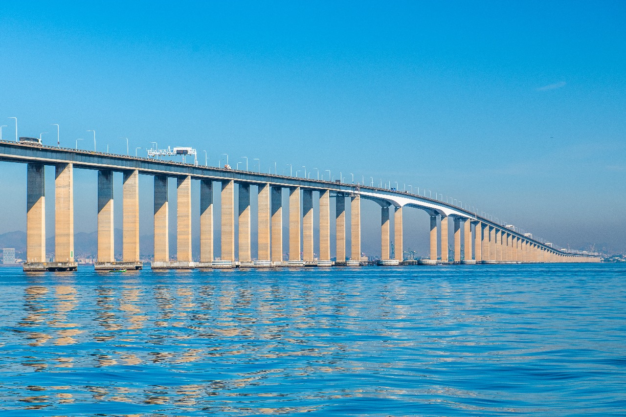 Livro que conta a história da Ponte Rio-Niterói é distribuído para escolas e bibliotecas públicas