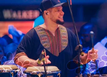 Mestre Macaco agita o pré-réveillon do Teatro Rival com sua Roda de Enredo