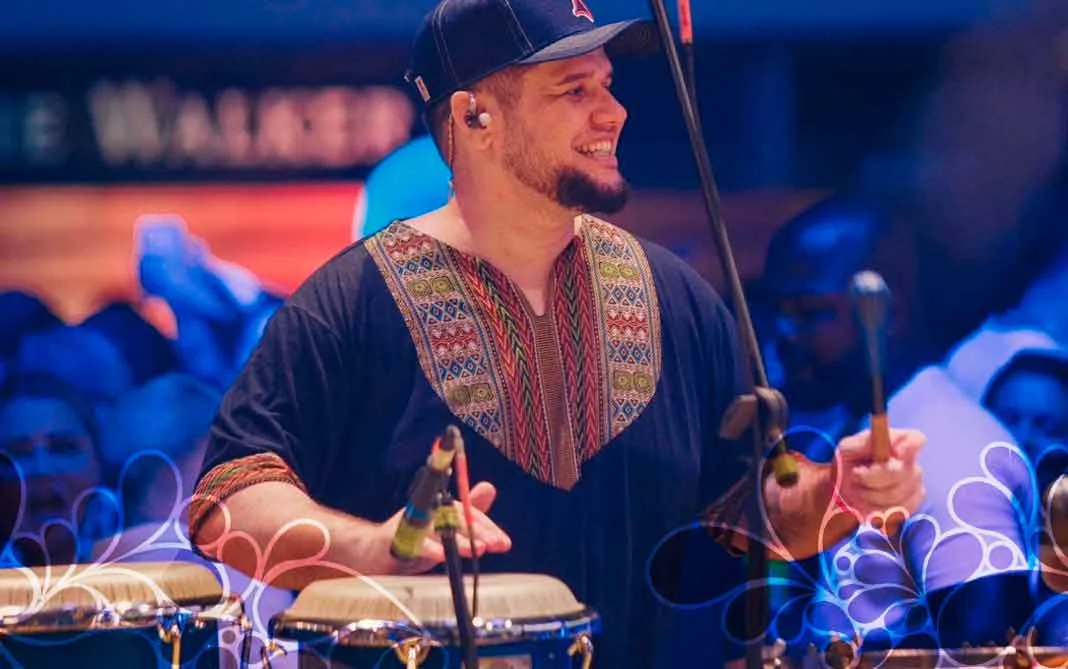 Mestre Macaco agita o pré-réveillon do Teatro Rival com sua Roda de Enredo