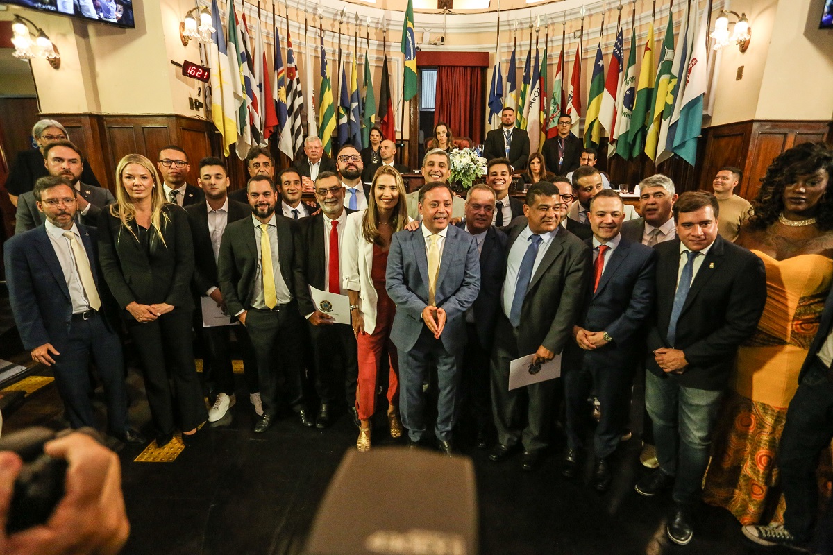 Prefeito eleito Rodrigo Neves e vice-prefeita Isabel Swan são diplomados – Prefeitura Municipal de Niterói