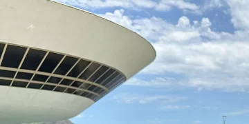 Céu parcialmente nublado em Niterói nesta quinta-feira (12). Foto: cidadedeniteroi.com