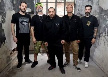 Van da banda CPM 22 é roubada na Linha Amarela