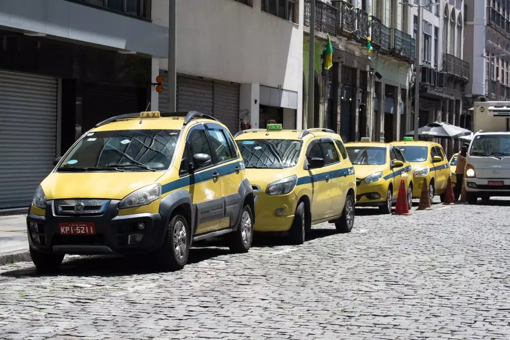 Corridas de táxi ficam mais caras no Rio