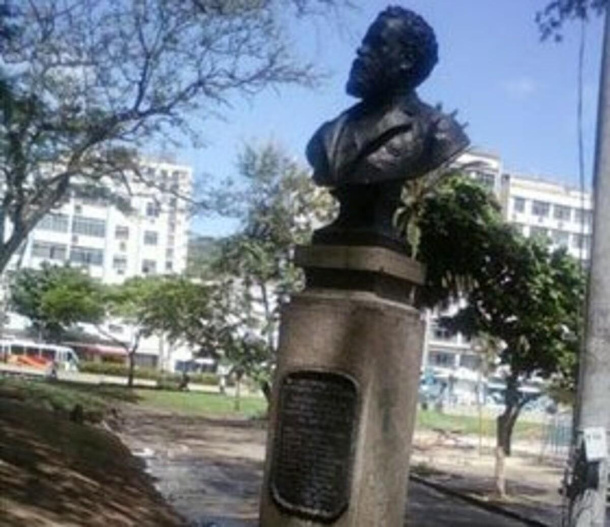 Busto de bronze de quase 100 anos é furtado na Tijuca