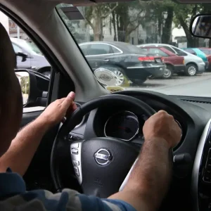 Gardênia Azul: traficantes proíbem circulação de carros e motos de aplicativo na comunidade