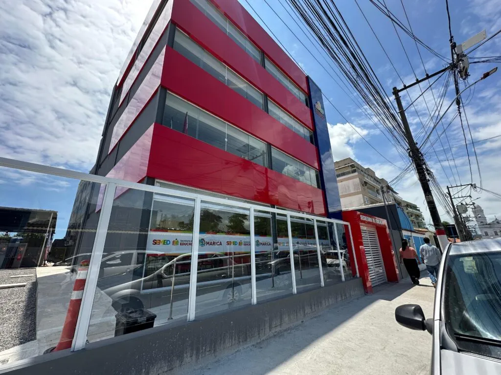 Maricá: Terceirizados da educação seguem para dois meses de salários atrasados