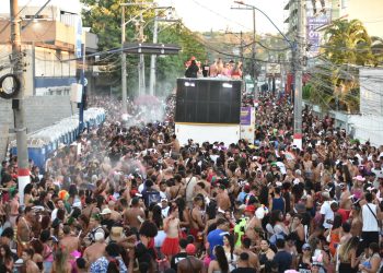 Bloco da Gabriela confirma tradição e arrasta milhares de foliões no Centro de Maricá