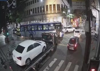 Incêndio deixa 19 feridos em prédio residencial no Rio