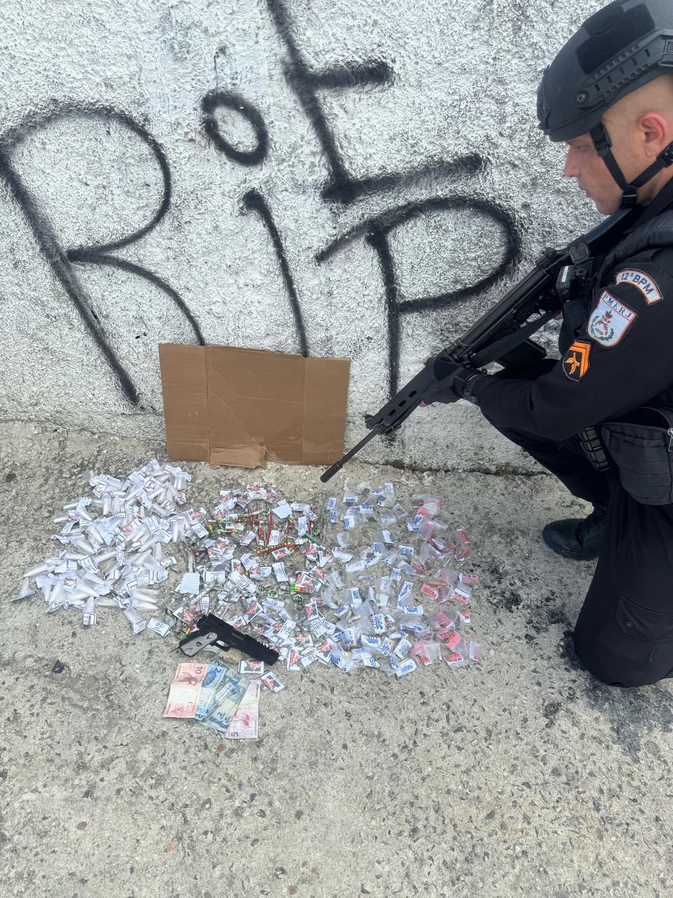 Ação contra o tráfico de drogas termina com dois presos em Niterói