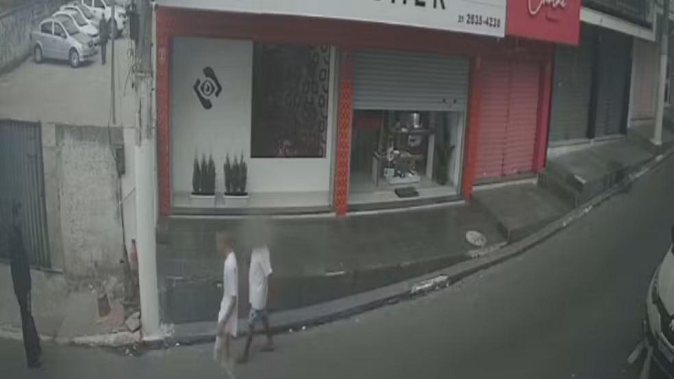 Idoso cai em golpe de 'oração' para 'multiplicar' dinheiro na saída de banco em Itaboraí