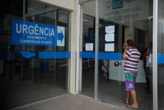 Mãe e filho são baleados dentro de casa durante tiroteio no Morro do Chapadão