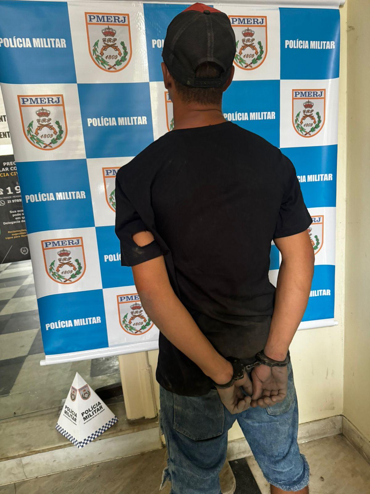 Foragido da justiça acusado de roubo e estupro é preso em Maricá