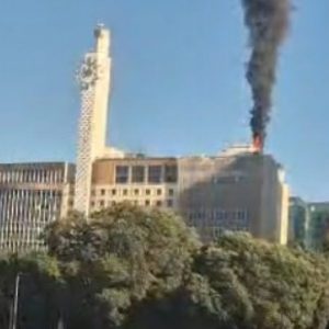 Incêndio atinge tradicional Edifício Mesbla, no Centro do Rio