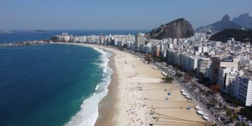 Corretor que negocia transação imobiliária, posteriormente fechada, tem direito à comissão integral, diz STJ