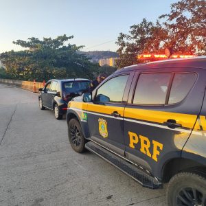 PRF apreende veículo com aproximadamente 24 mil reais em multas na Ponte Rio-Niterói