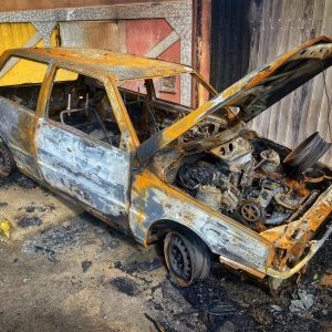 Briga de vizinhos termina com carro queimado em Itaipuaçu | Enfoco