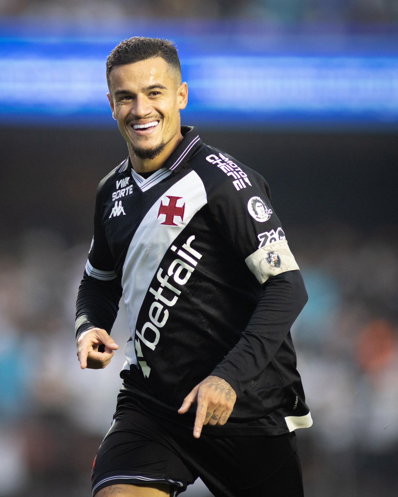 Em partida histórica no Morumbis, Vasco vence o Santos por 6 a 0 e sai da zona