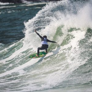 Lucas Chumbo e Pedro Scooby vencem o Itacoatiara Big Wave 2025