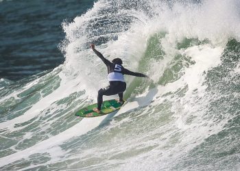 Lucas Chumbo e Pedro Scooby vencem o Itacoatiara Big Wave 2025