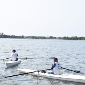 Maricá abre vagas para aulas de remo na Lagoa do