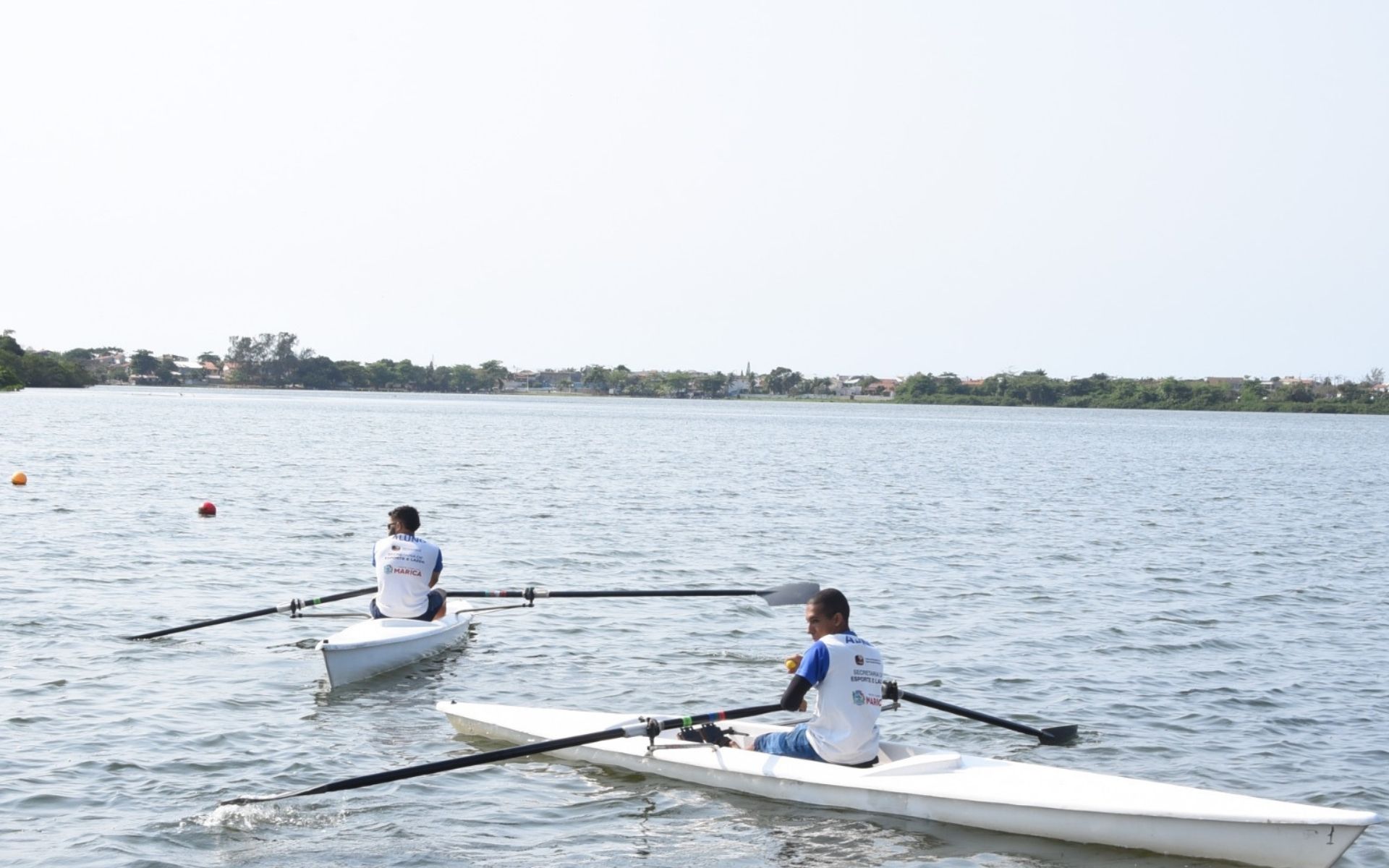 Maricá abre vagas para aulas de remo na Lagoa do