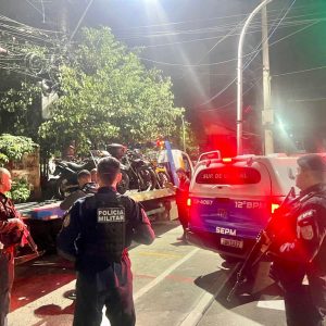 Operação em Niterói acaba com 'rolezinho' e apreende motos
