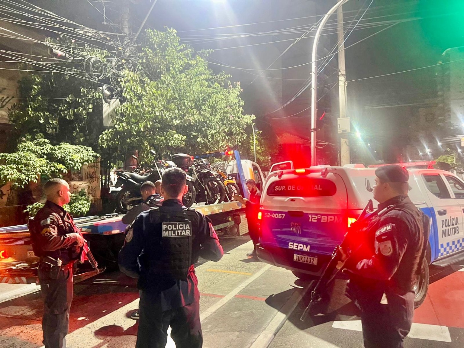 Operação em Niterói acaba com 'rolezinho' e apreende motos