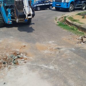 PM retira 400kg de barricadas instaladas pelo tráfico no Serrão, em Niterói