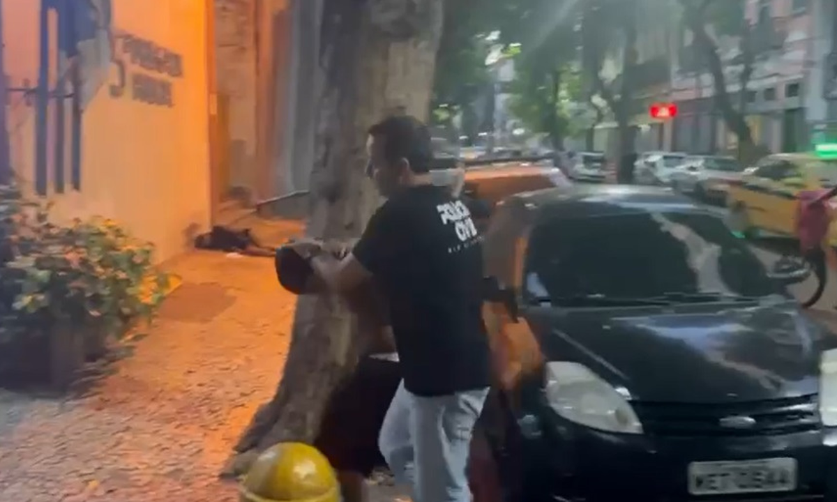 Para não ser preso, homem oferece R$ 30 mil a policiais no Rio | Enfoco