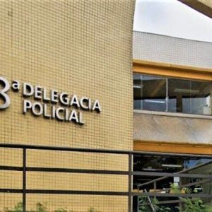 Mulher é presa por receptação de celular