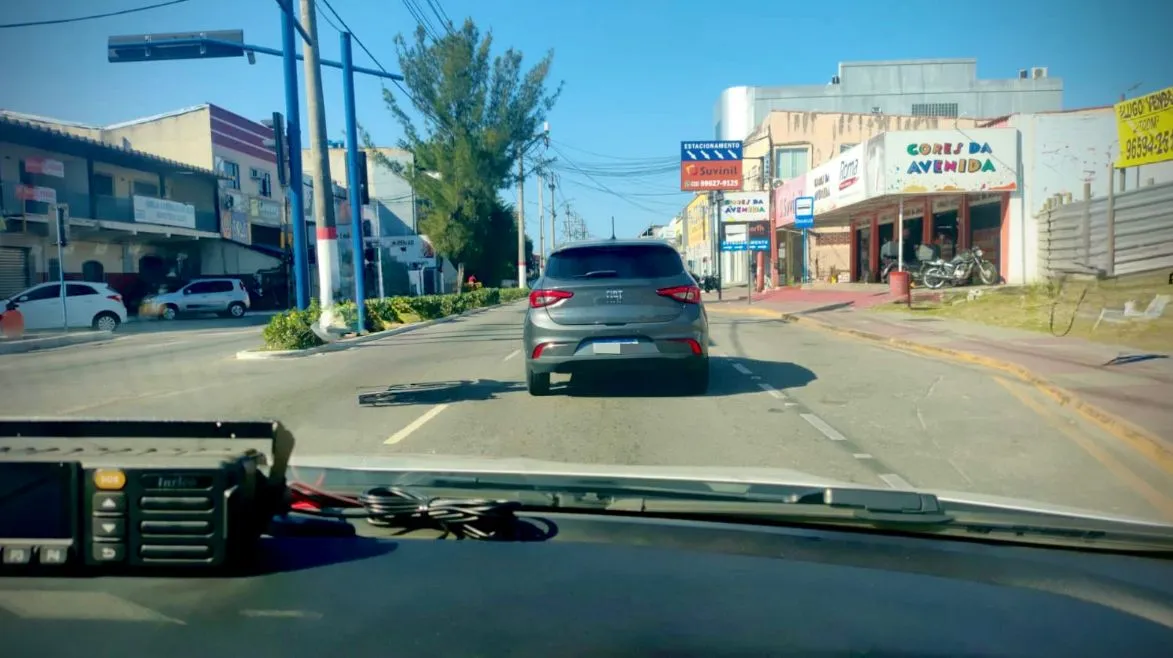 Polícia de Maricá intercepta veículo suspeito de clonagem