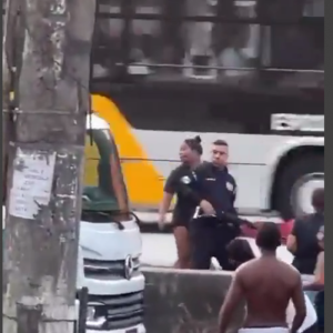Tumulto entre PMs e populares na Avenida Brasil; vídeo | Enfoco
