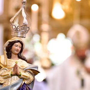 A suntuosa réplica da padroeira primitiva da igreja de Nossa Senhora da Lapa dos Mercadores