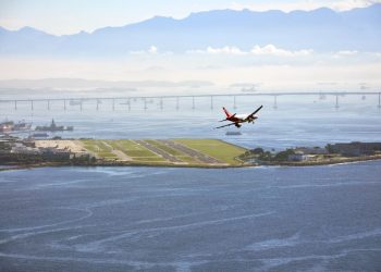 Aeroporto Santos Dumont é fechado para pousos e decolagens por conta de vazamento de óleo na pista