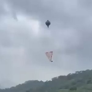 Balão cai em Niterói e distração causa acidente entre carros