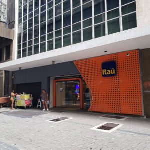 Demissões em massa no Itaú indicam que home office está
