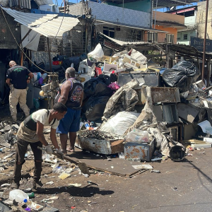 Fábrica ilegal de reaproveitamento reciclados é interditada em Cordovil