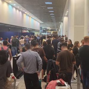 Infraero, Gol, Latam e Azul são notificadas pelo Procon Carioca devido a caos no Santos Dumont