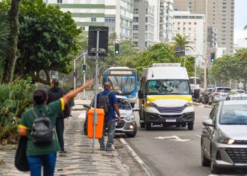 Motoristas de ônibus das viações Vila Isabel e Real paralisam serviço; mais de 20 linhas são afetadas
