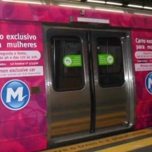 Mulher tem o nariz fraturado após ser agredida com socos em vagão feminino do MetrôRio