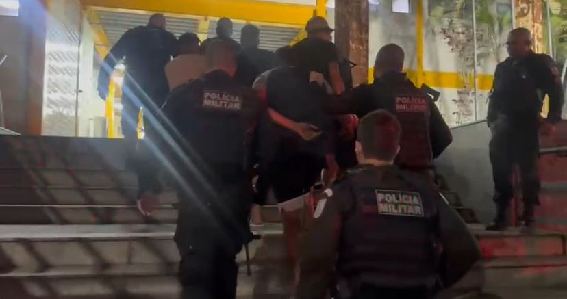 PM prende ‘bondão’ em flagrante por tráfico em Niterói; vídeo | Enfoco