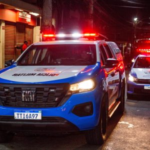 PM reforça patrulhamento nas ruas de Duque de Caxias durante a madrugada