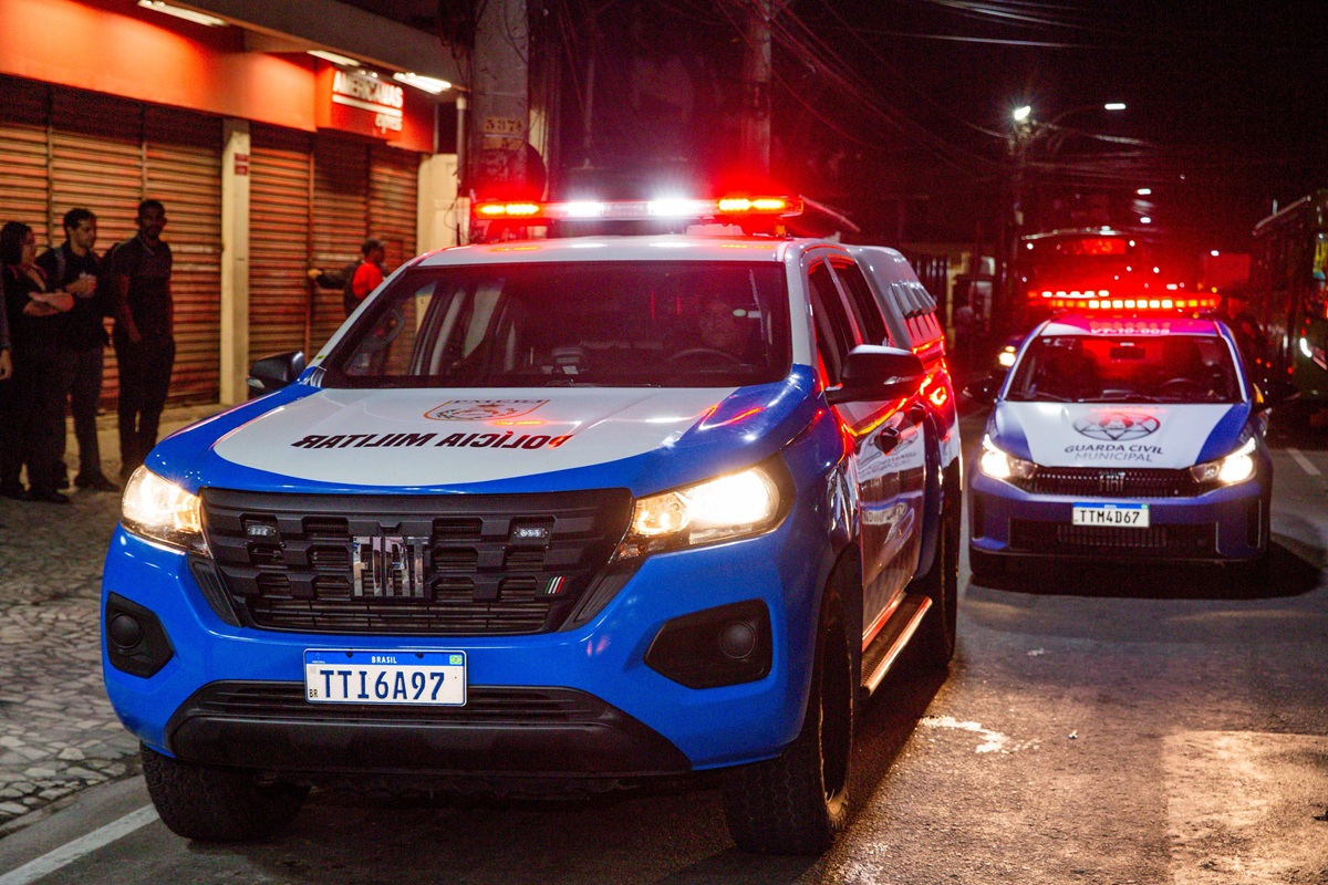 PM reforça patrulhamento nas ruas de Duque de Caxias durante a madrugada
