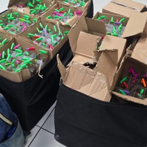 Passageira é presa com mais de 700 frascos de lança-perfume | Enfoco