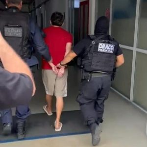 Polícia prende foragido da Justiça do Paraná em condomínio de Niterói