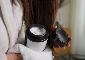 Anvisa suspende venda de cosméticos capilares; saiba quais