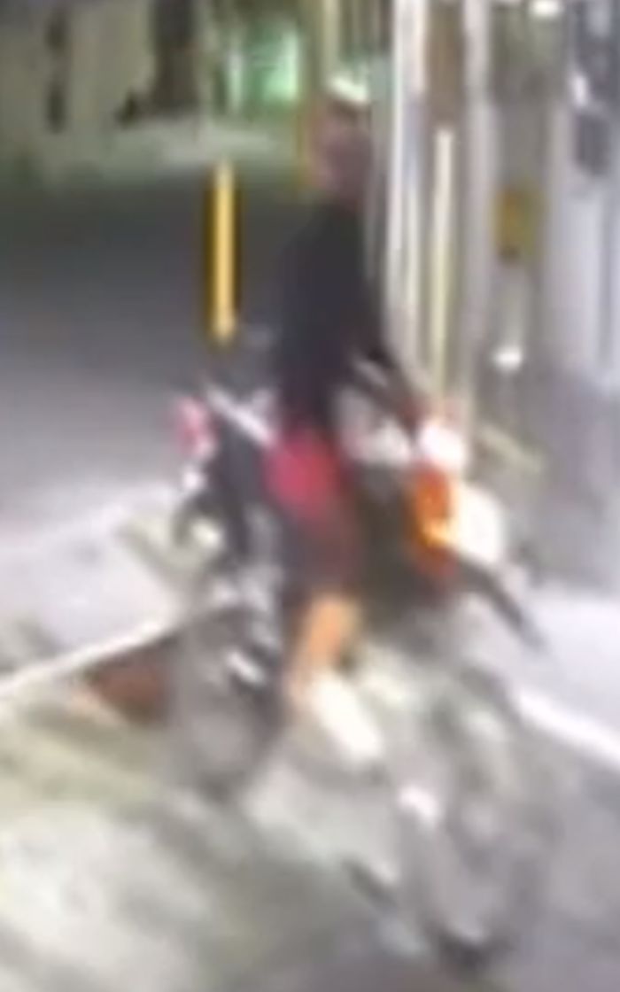 Assaltante de moto invade condomínio e faz vítimas em São Gonçalo