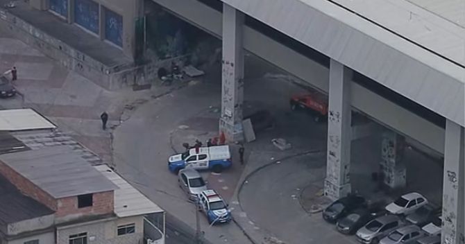 Bandidos passam atirando e fuzilam moradores em situação de rua no Rio