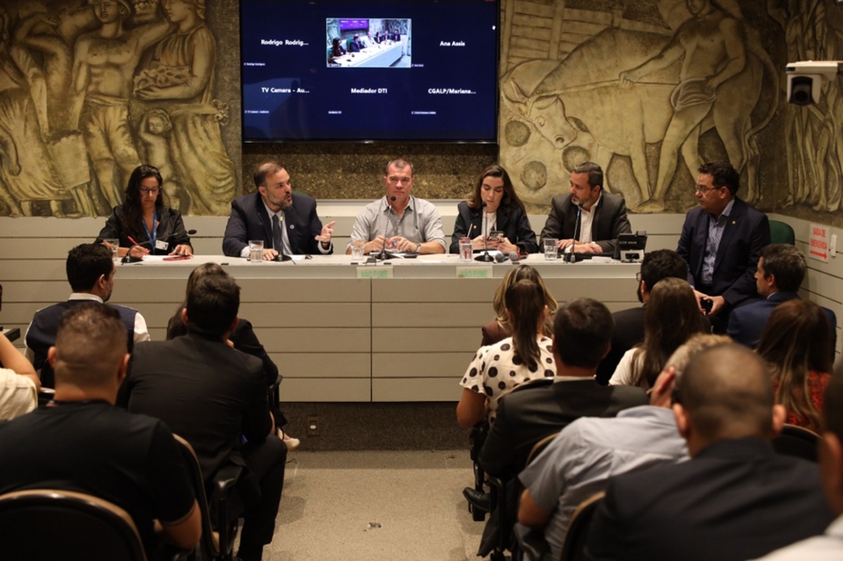 Câmara Municipal e Prefeitura debatem modernização da iluminação pública no Rio